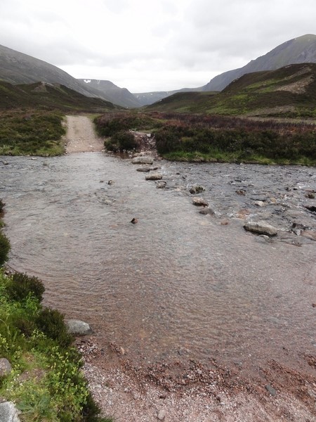 Small boulders are no use as stepping stones