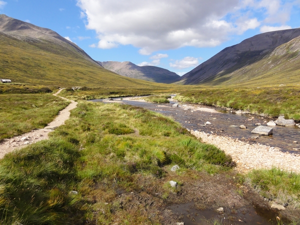 Looking up Lairig Ghru